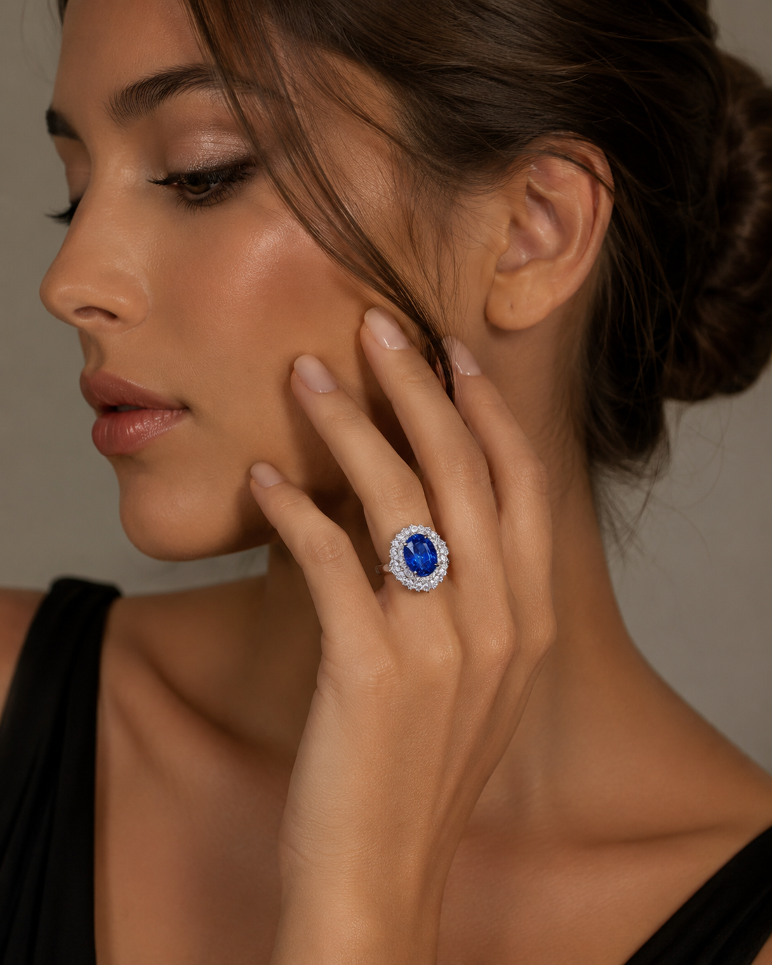 Arvlux Oval Blue Sapphire & Diamond Halo Ring