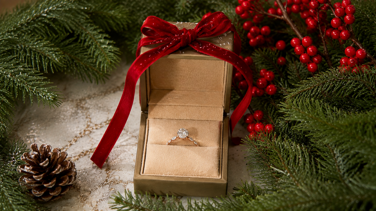 Best Christmas Gifts Under $1,000: Luxury Diamond Jewelry
