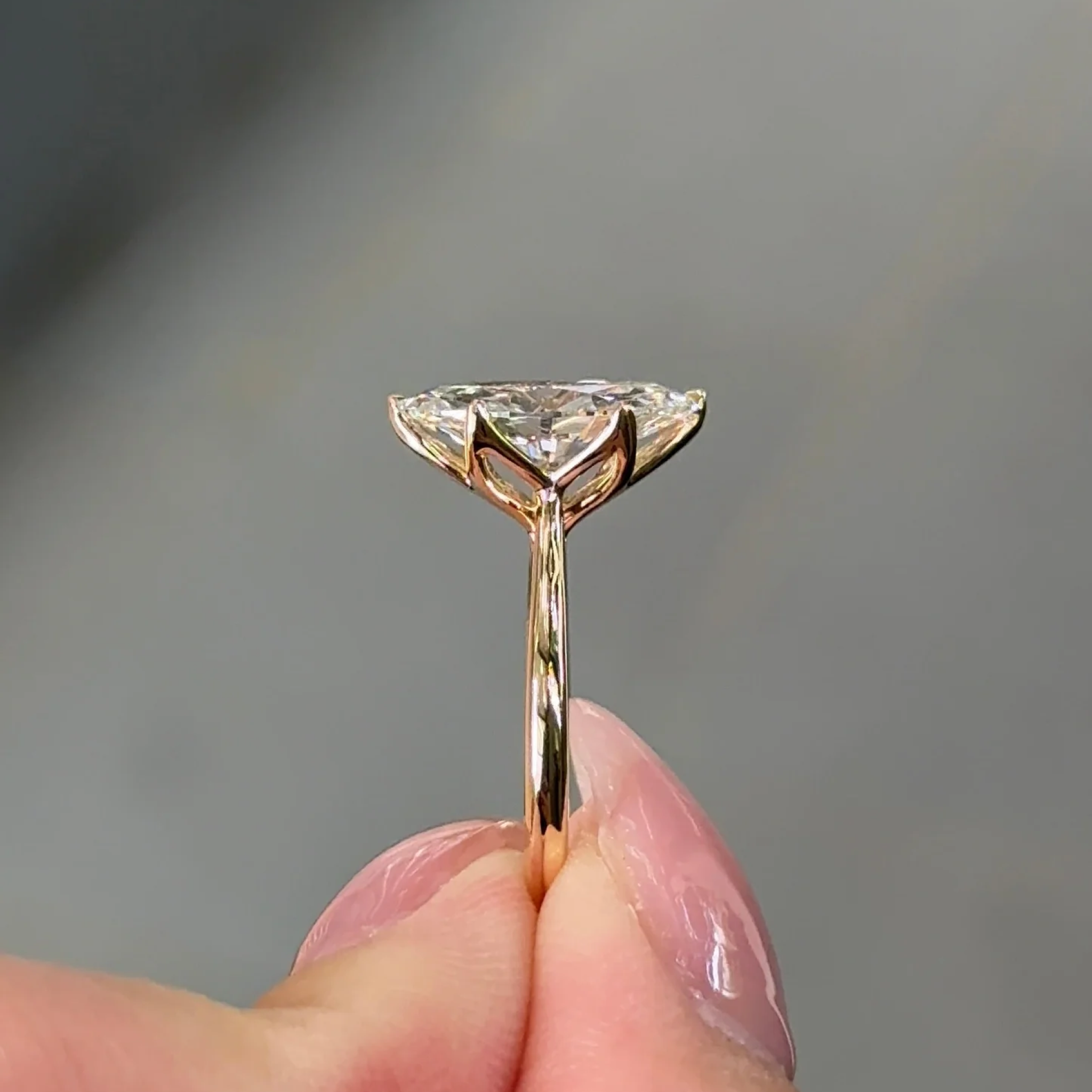 2 Carats Marquise Cut Diamond Floral Head Ring