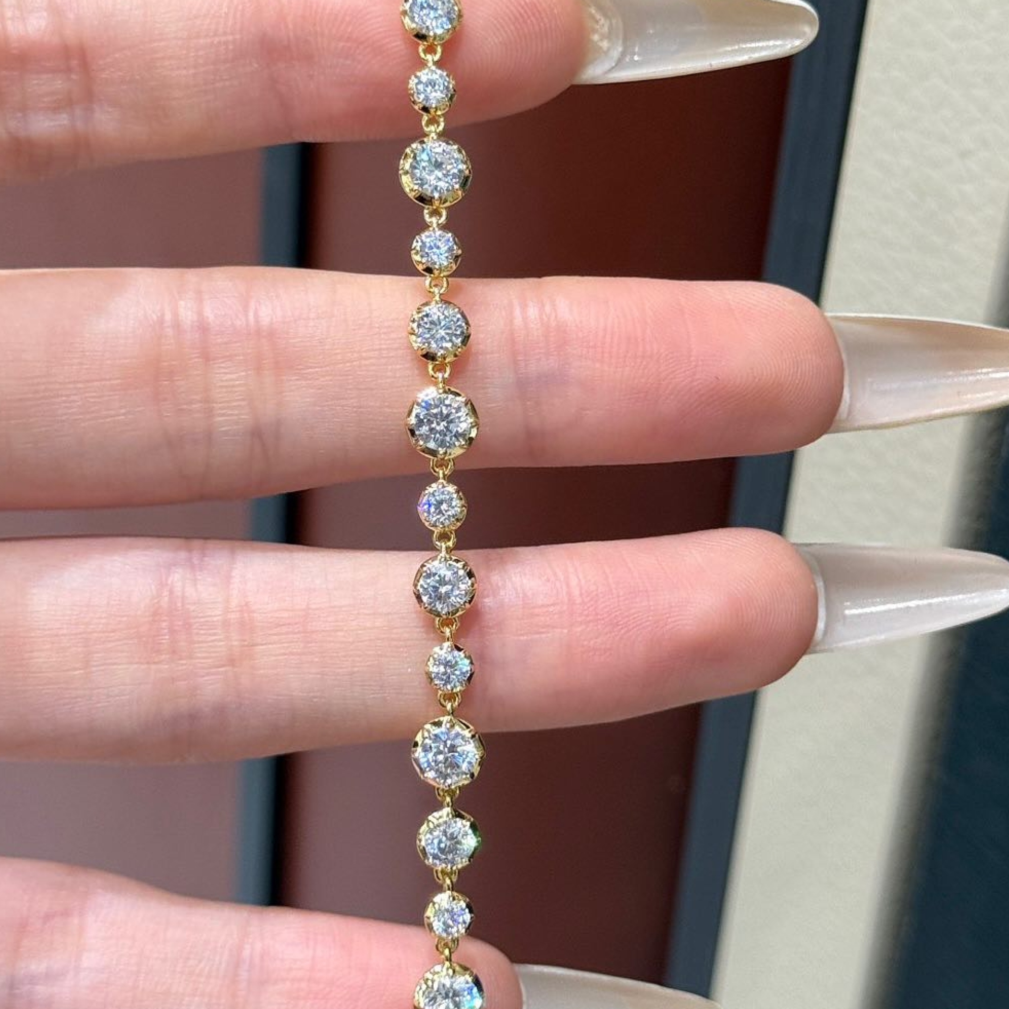 Graduated Round Bezel Set Lab Grown Diamond Tennis Bracelet | 14K Gold Diamond Bracelet