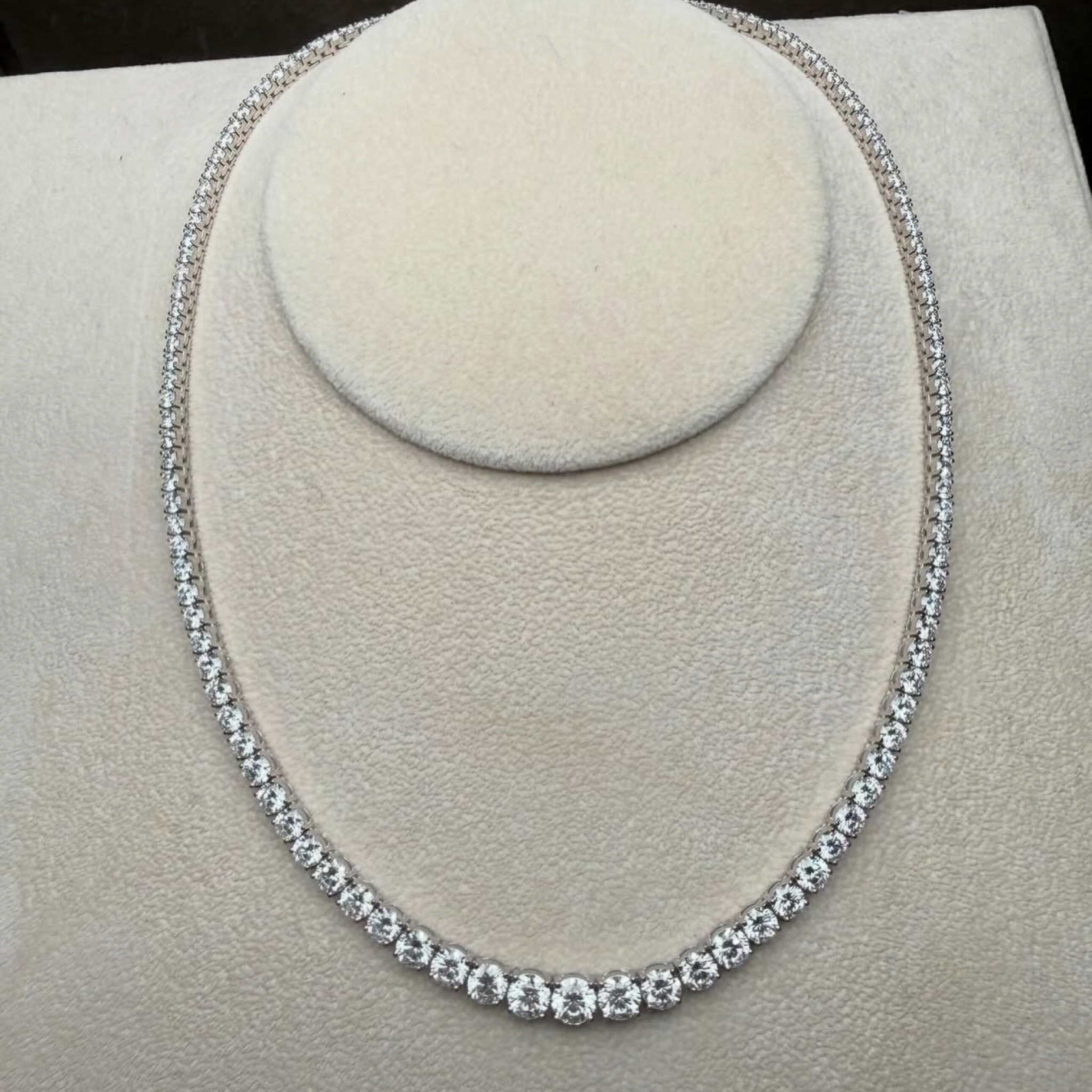 Graduated Round Lab Grown Diamond Tennis Necklace | 14K Gold Classic Tennis Necklace