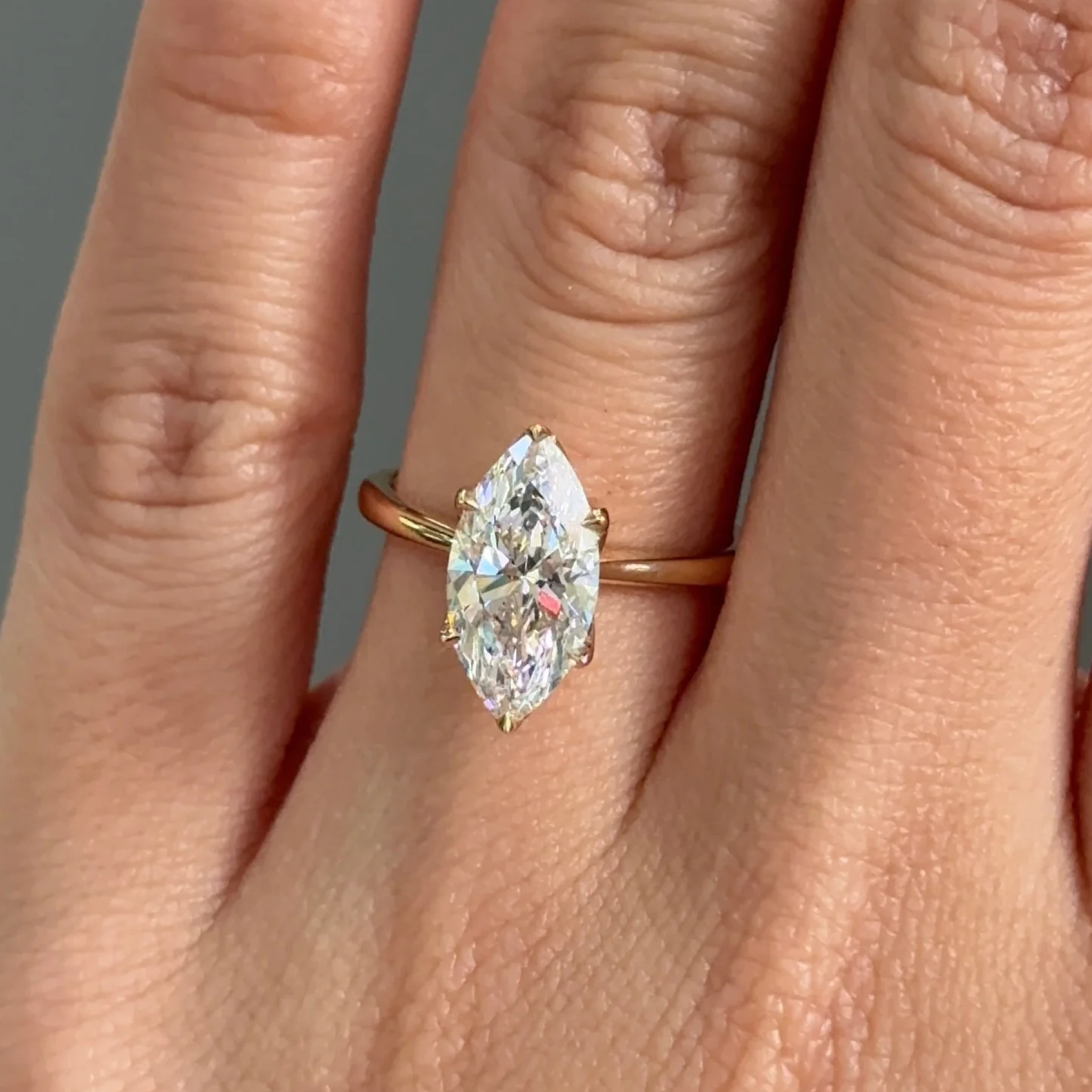 2 Carats Marquise Cut Diamond Floral Head Ring