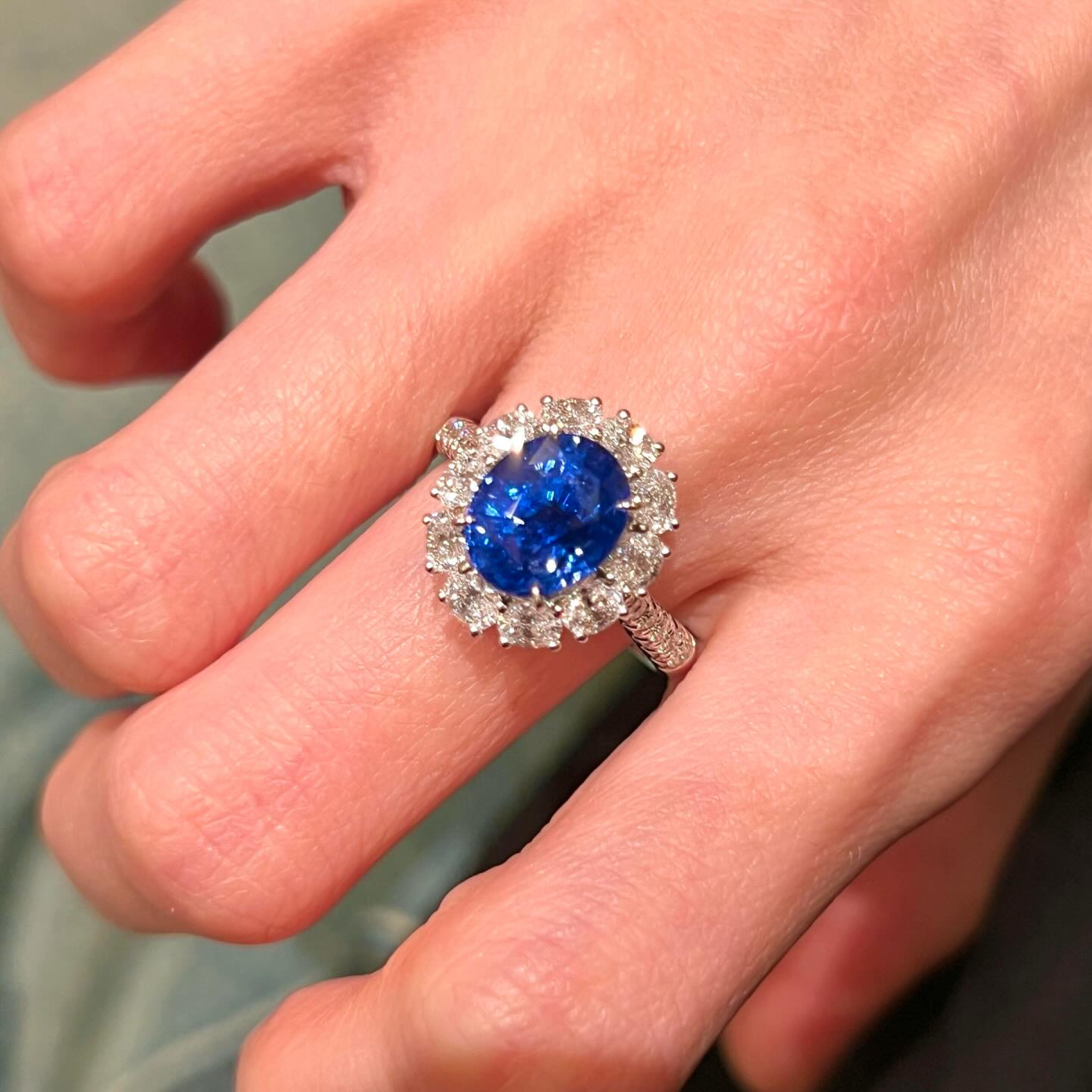 Oval Blue Sapphire & Diamond Halo Ring | Twisted Band Engagement Ring