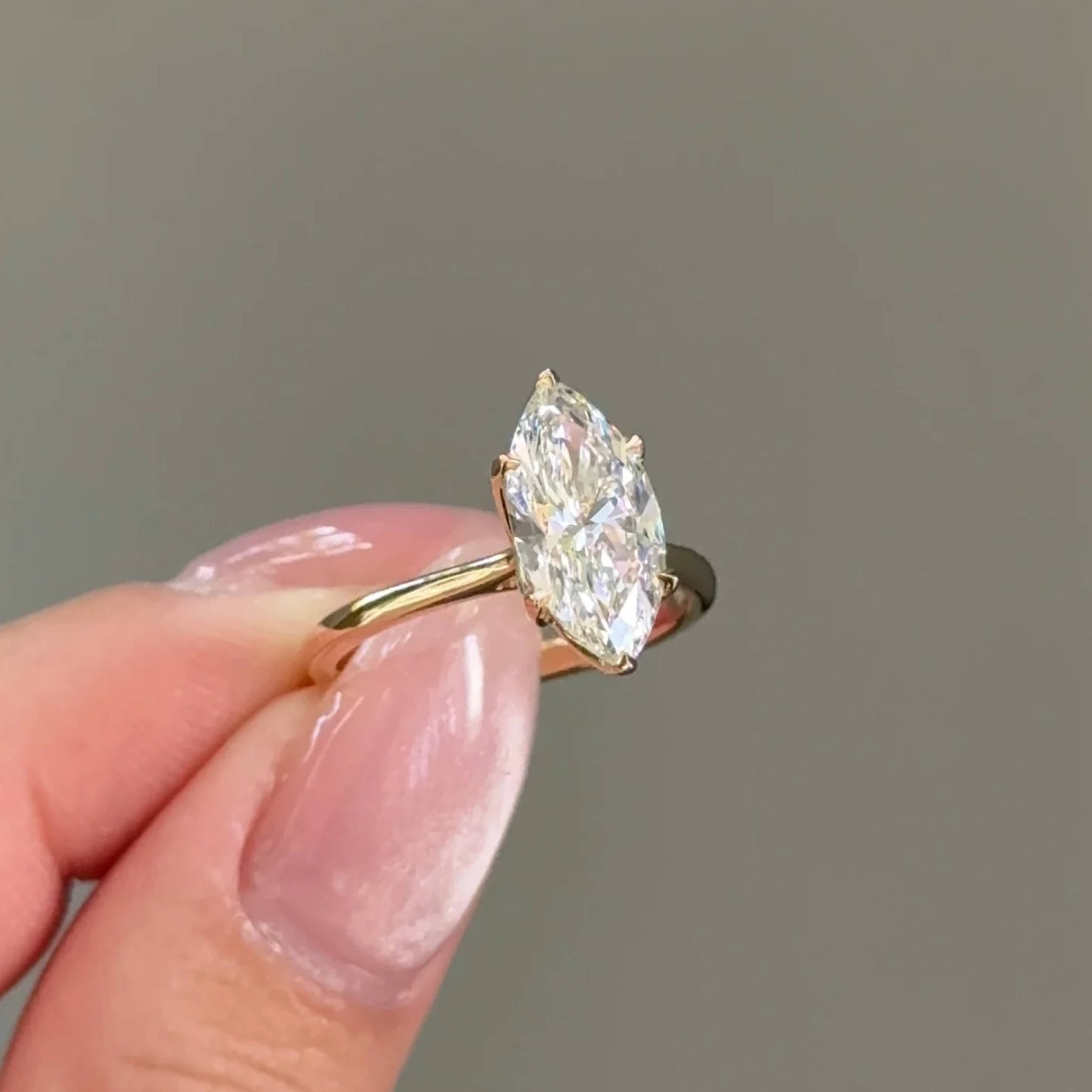 2 Carats Marquise Cut Diamond Floral Head Ring